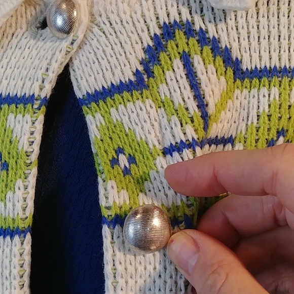 Vintage Cream Scallop Cape - Picture 10 of 13